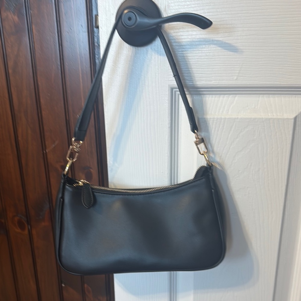 Elegant Black Leather Shoulder Bag